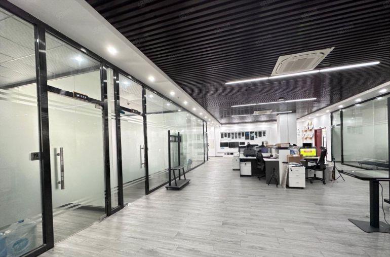 沙井新桥原房东厂房精装800平，大型园区，带卸货平台