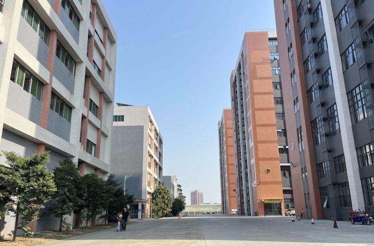 17元石岩上屋地铁口6千平原房东独门独院厂房出租带装修