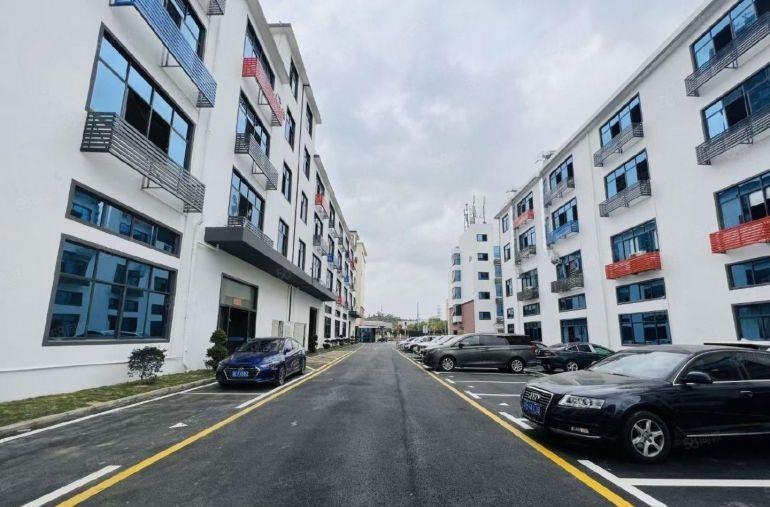 石岩创意园出租1200平带装修原房东整层一楼厂房出租转租