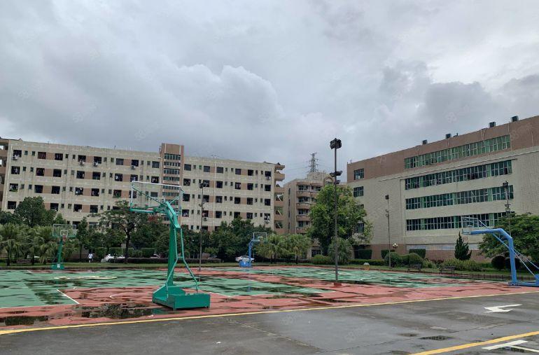 特价厂房石岩工业区楼上2000平带厂房出租可分租 原房东带红