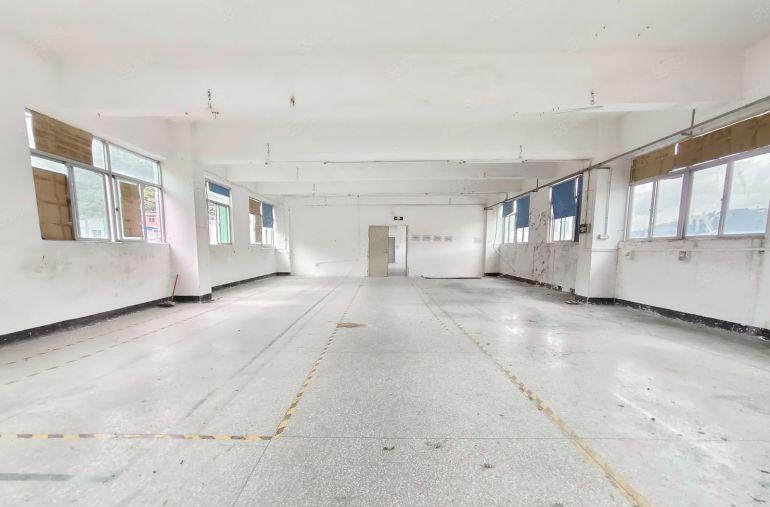 西乡，九围簕竹角，整层760平带装修厂房仓库出租，租金21元