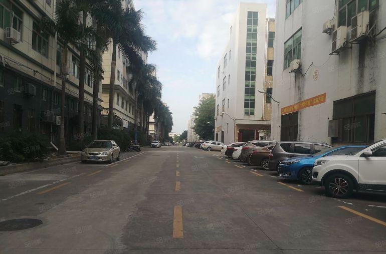 福永和平新出楼上整层1200平米带装修厂房出租