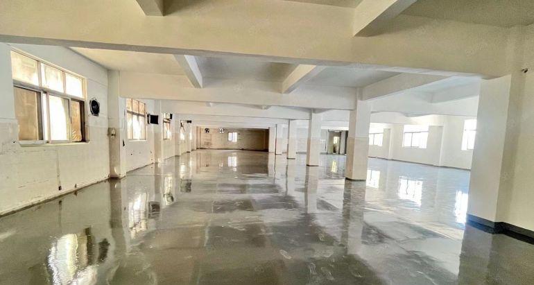 松岗楼岗2楼整层1300平方厂房出租