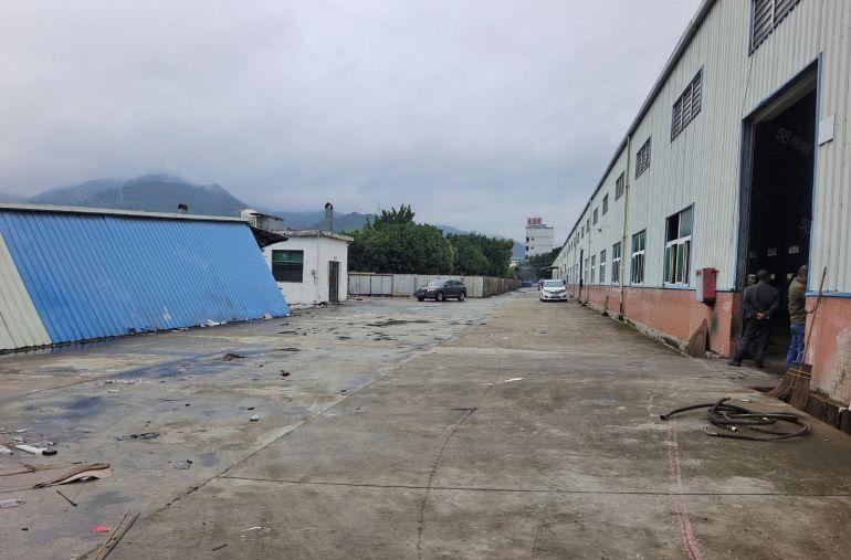 谢岗镇19块钱单一层独门独院厂房，滴水8米，空地2000平方