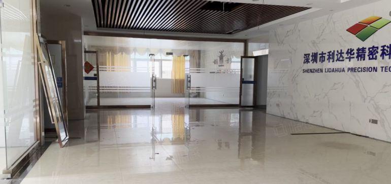 观澜牛湖地铁口2000平方原房东精装修红本无尘厂房出租可分租