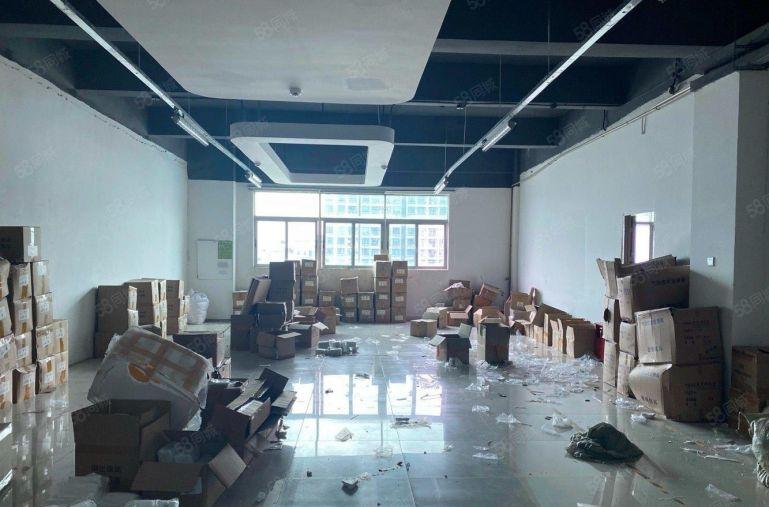 龙华大浪华荣路800平精装修厂房出租，可分租小面积