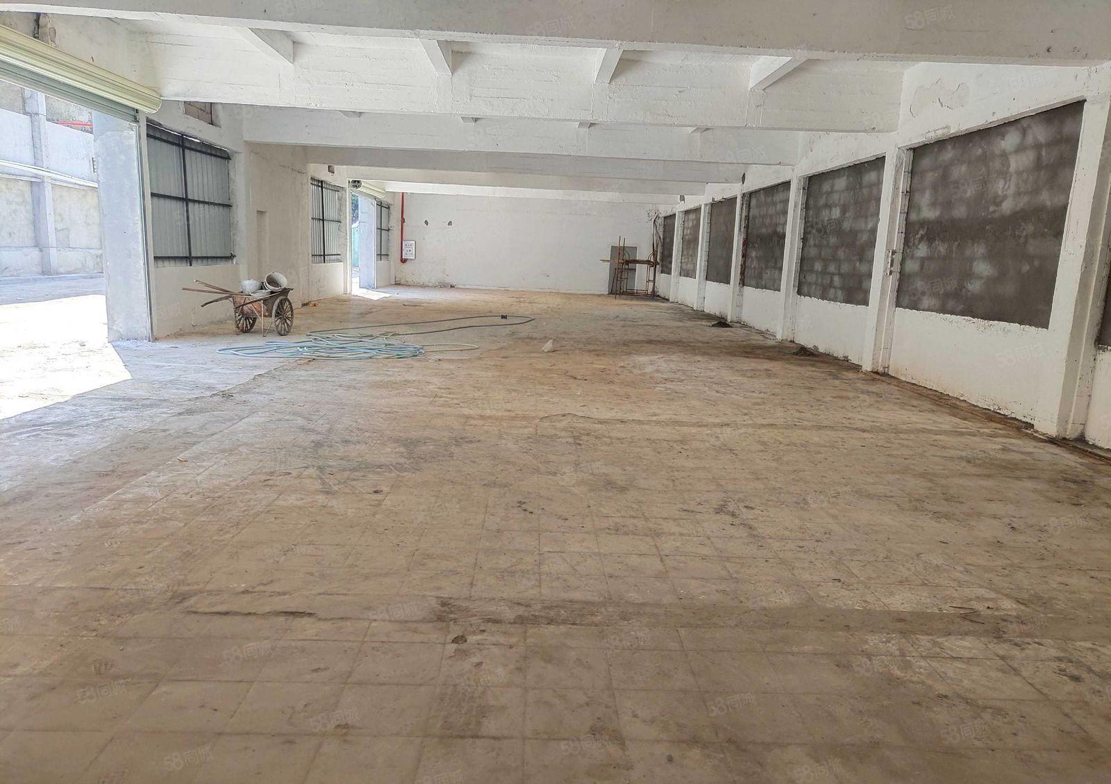 观澜茜坑地铁站300米独门独院厂房出租一楼576平方空地独用