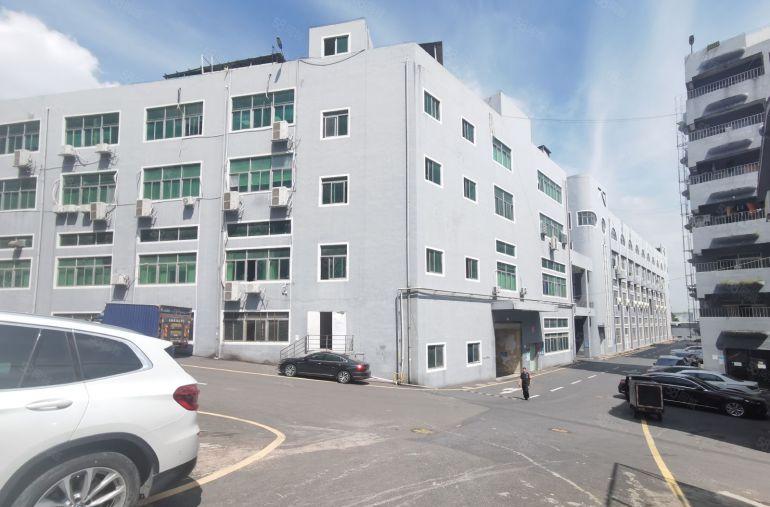 观澜桂花工业园楼上整层2245平，豪华装修办公室，园区形象佳