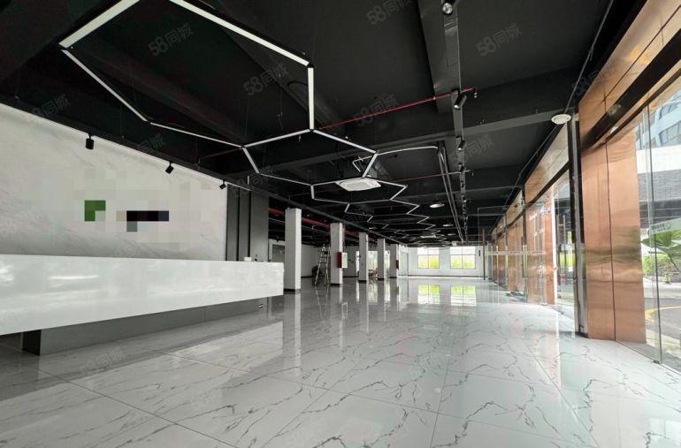 龙华地铁口1100精装修带空调家私商铺出租 可做汽车展厅等