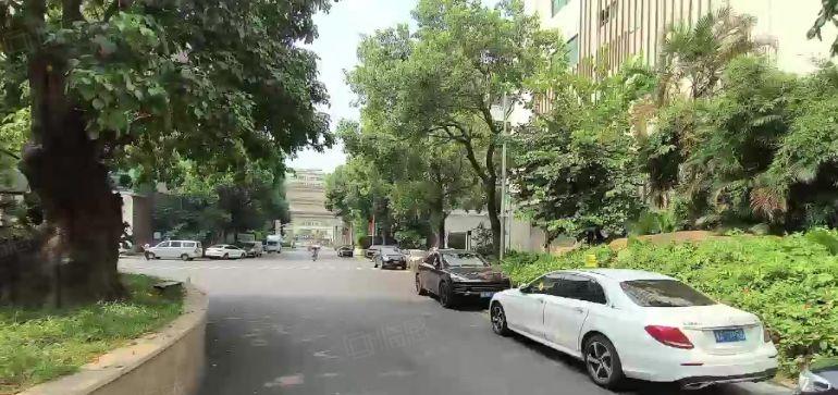 300平起租丨龙华民治地铁口新出2000平带装修厂房仓库出租