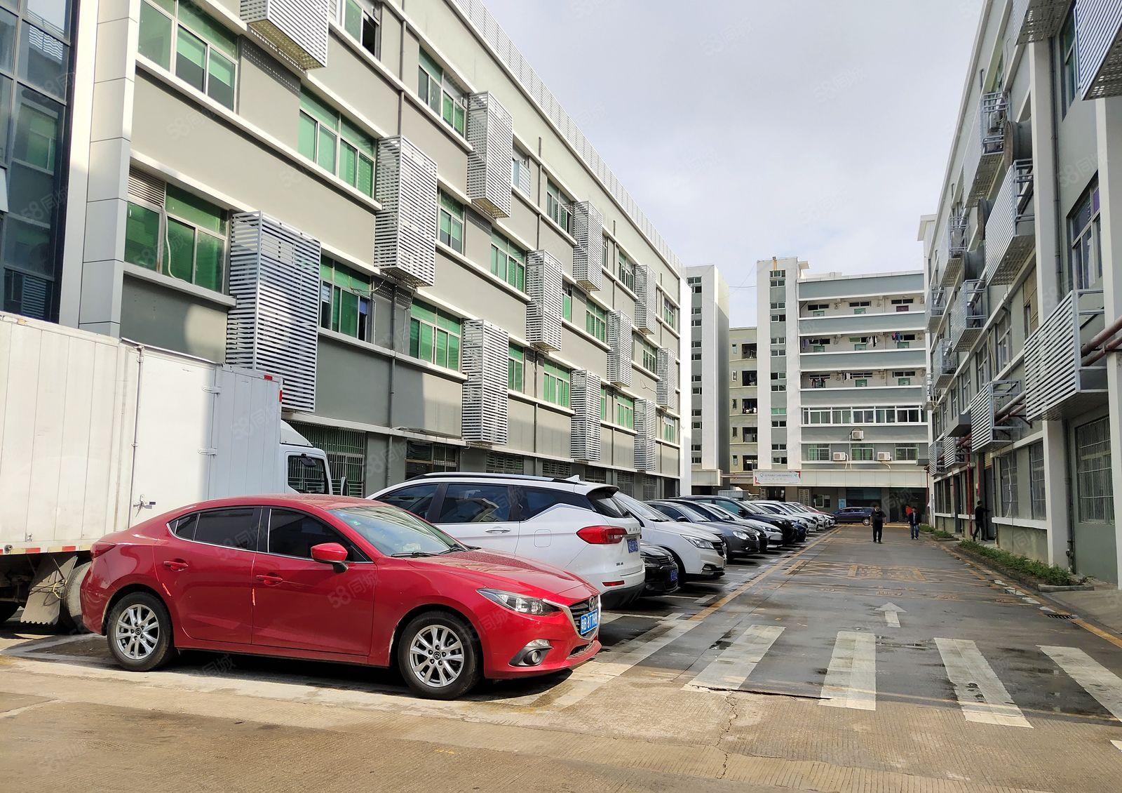 龙华大浪新出红本厂房2楼1890平出租带精装修水电齐全空地大