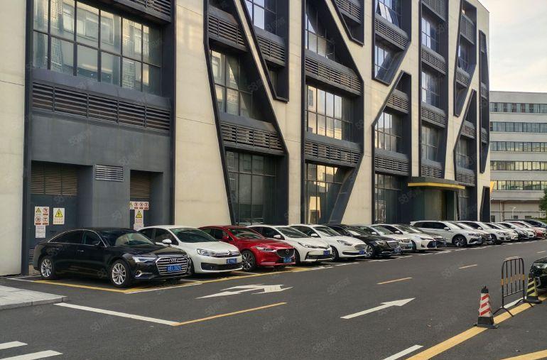 龙华大浪商业中心附近新出原房东2000平带红本按实际面积出租