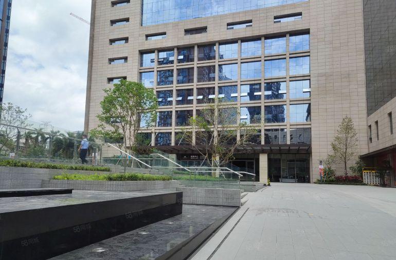 200平起龙华清湖地铁口原房东红本厂房出租8000平定制装修