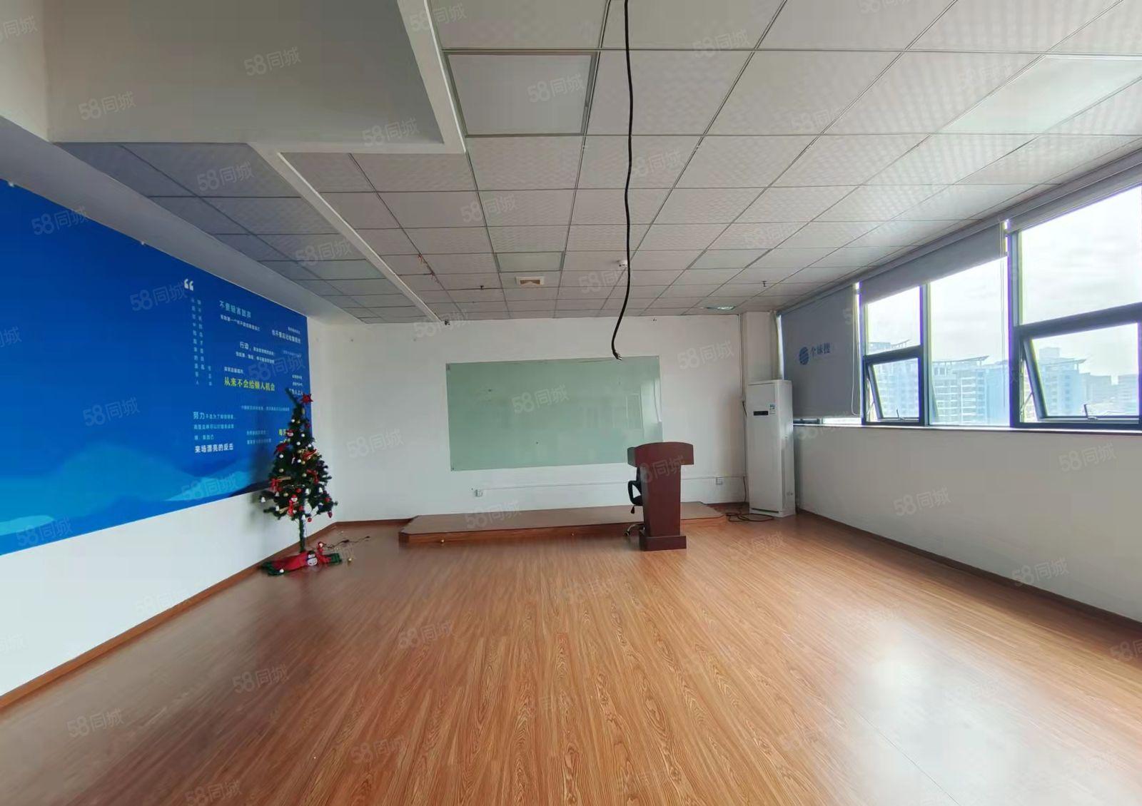 龙华汽车站附近新出精装厂房610平招租，带家私空调