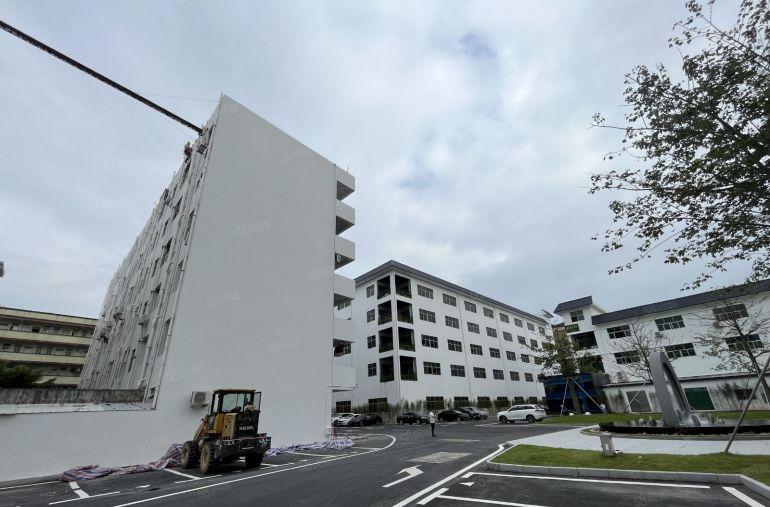 龙华清湖地铁口200平至2000平带装修厂房出租电商仓库分租