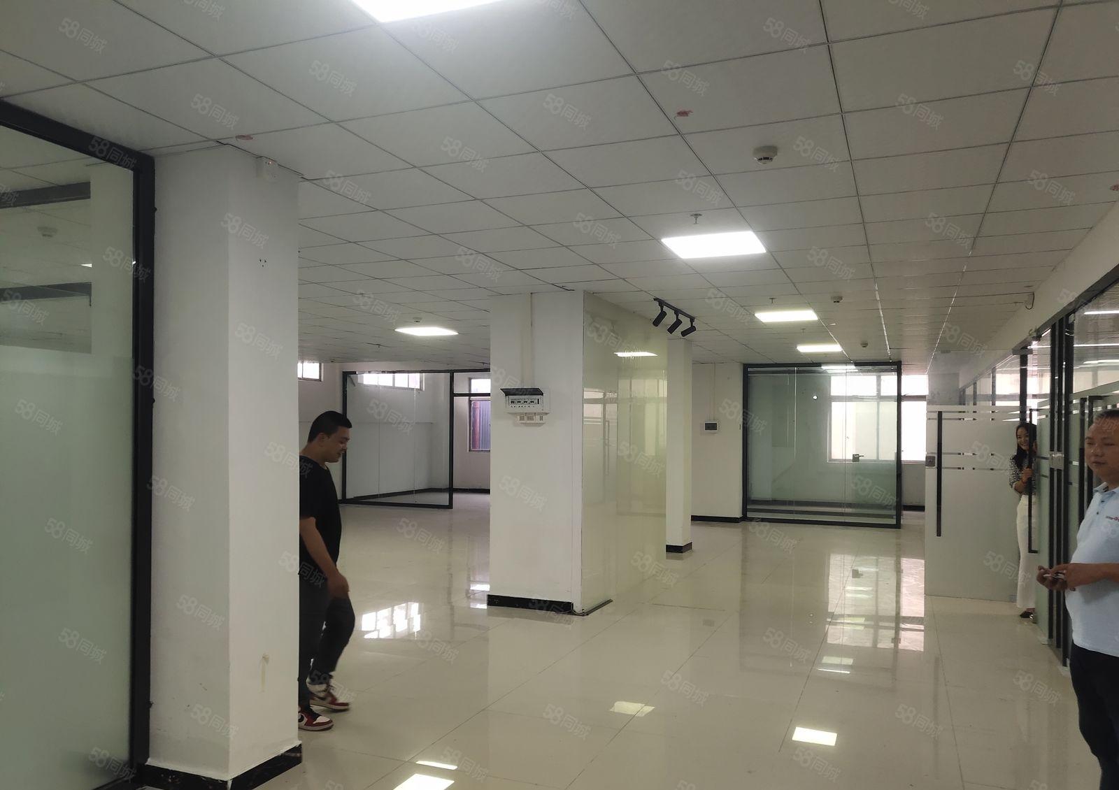 出租龙华观澜福民原房东红本厂房出租，离地铁口只有200米