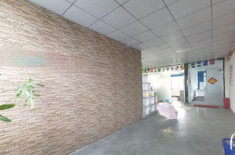 200平起租龙华原房东楼上1250平带精装修仓库，可拎包入住