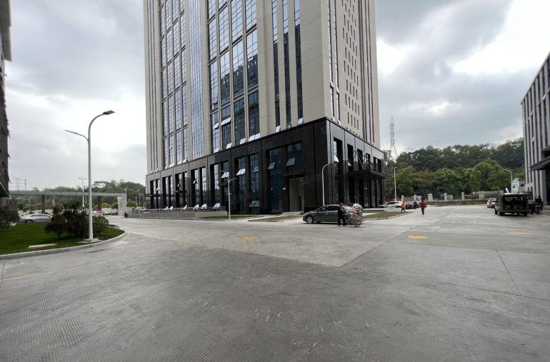 龙华清湖红本厂房980平方仓库出租高速路口带卸货平台好招工