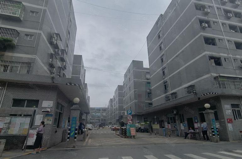 龙华观澜原房东红本厂房实际面积出租2000平带装修公摊少