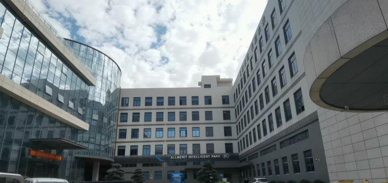 观澜一手房东楼上2000平方无尘车间无转让费厂房仓库低价出租