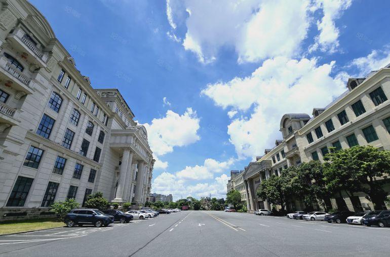 深圳龙华观澜园区可分租2000平至8000平装修办公厂房出租