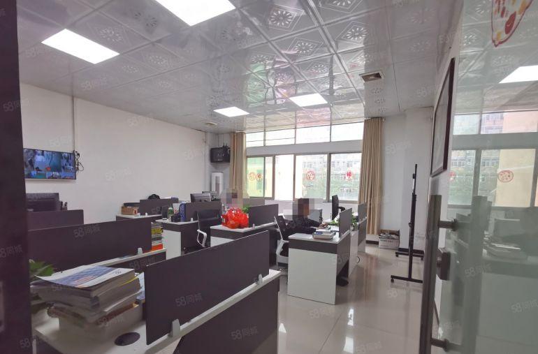 观澜轻轨站边楼上500平方现成精装修红本厂房仓库出租可分租