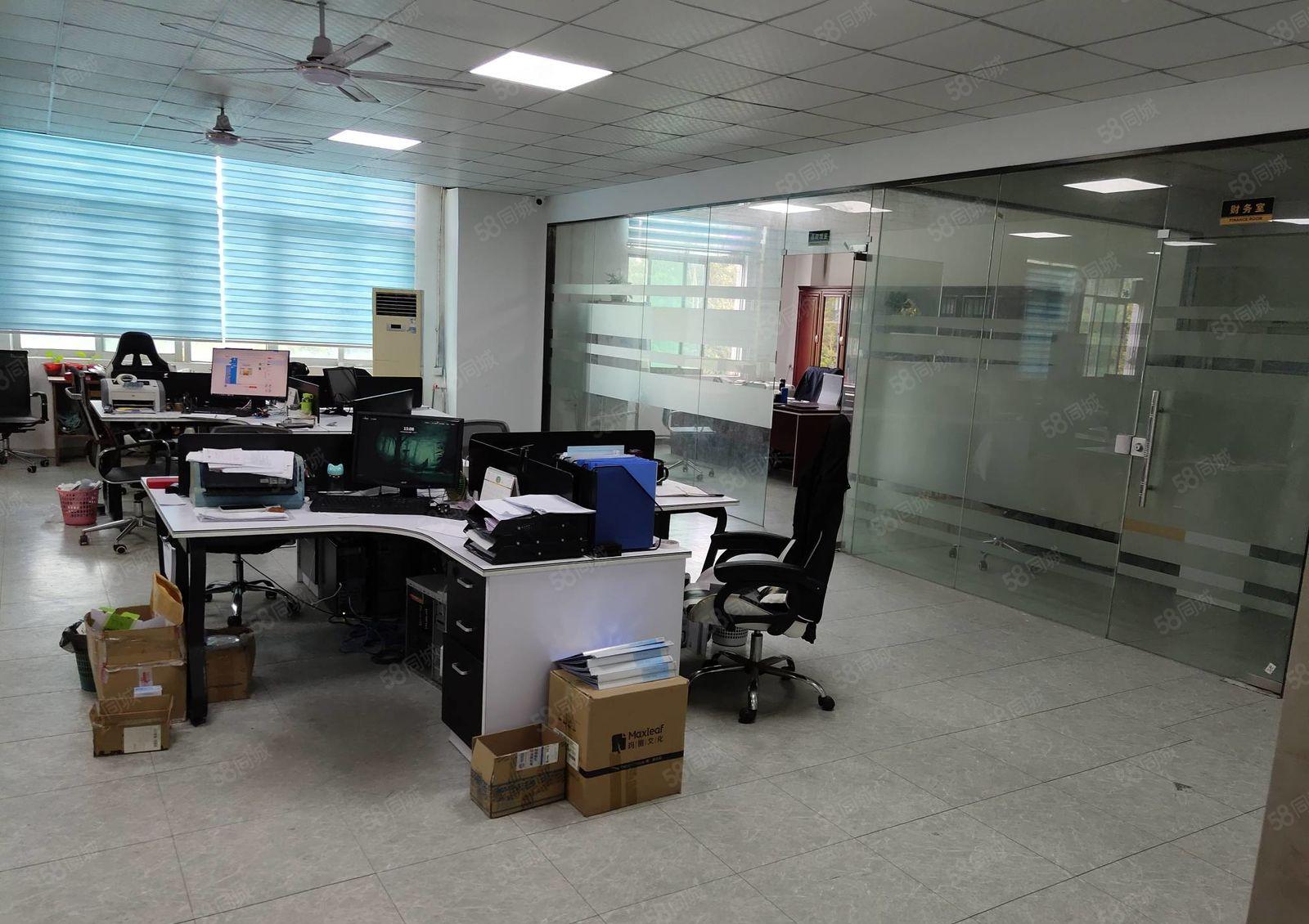 清湖轻轨站附近新出精装修厂房出租三楼1500平方水电齐全