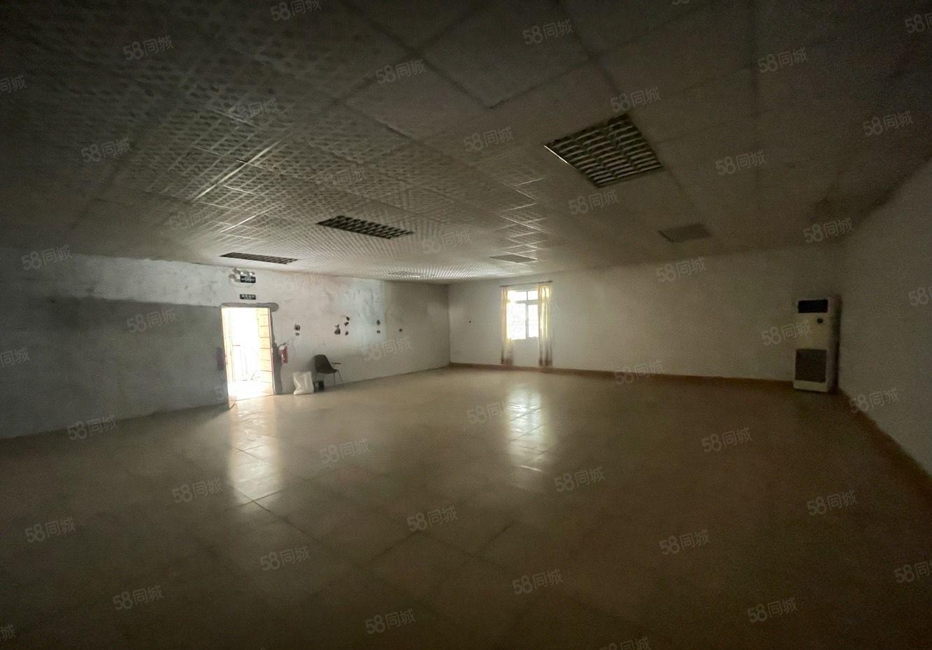 龙华观澜牛湖一楼实际面积200平仓库空地大全新精装修厂房出租