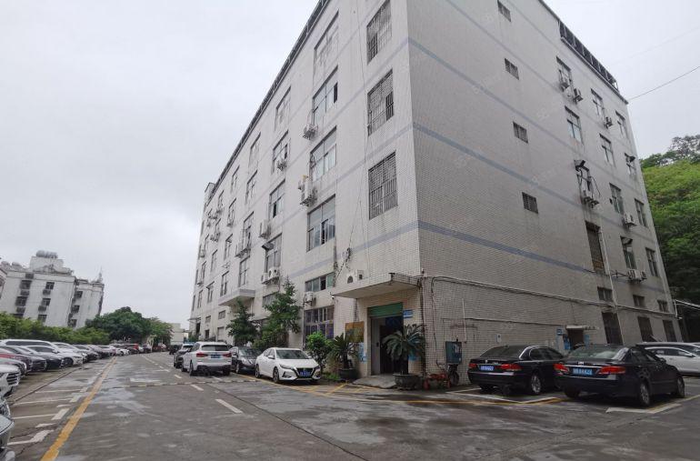 观澜樟坑径下围工业区楼上厂房出租，可分租1350平米水电齐全