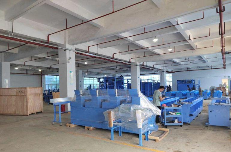 观澜高速口1200平一楼层高6米厂房仓库出租！300平起分