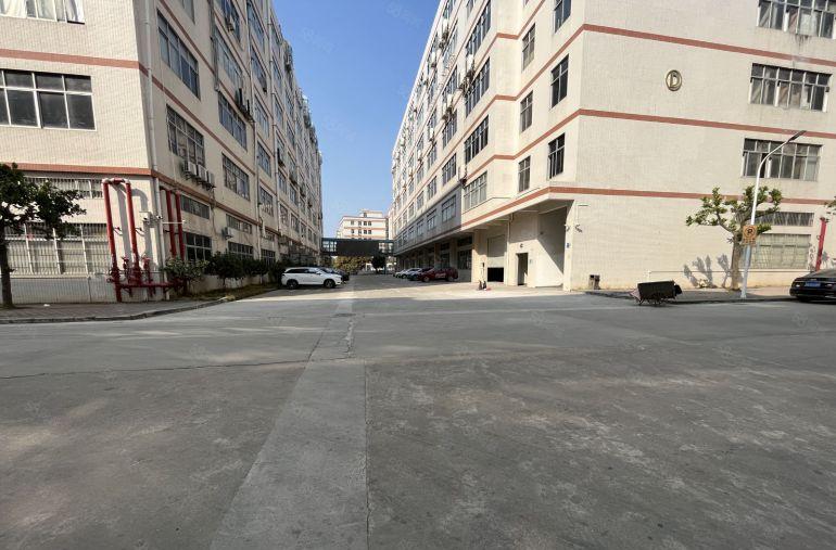 龙华大浪工业区楼上2000平精装修厂房仓库出租500平起分租