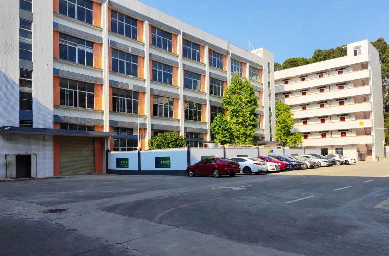 龙华观澜竹村地铁站附近原房东楼上2000平现场装修厂房出租