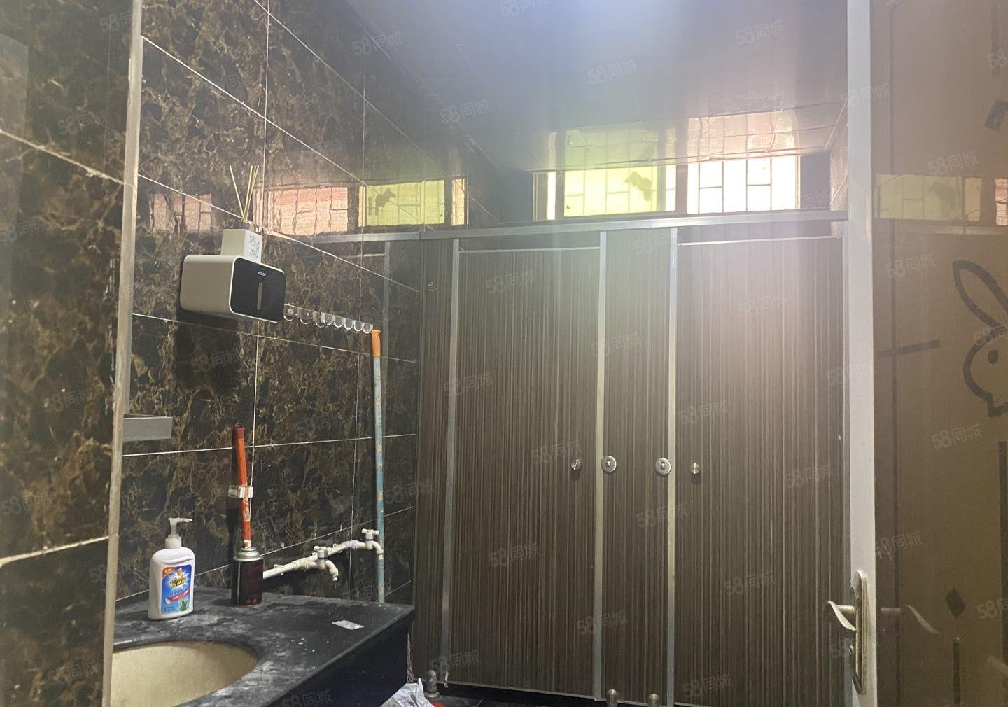 龙华新出一楼1308平，租金26，带实际200平冻库