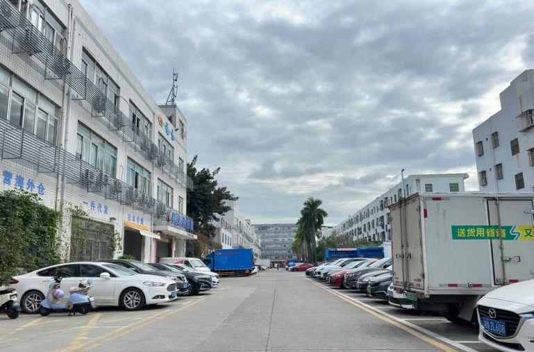 大浪商业中心一楼1000平精装修带办公室仓库厂房出租超大空地