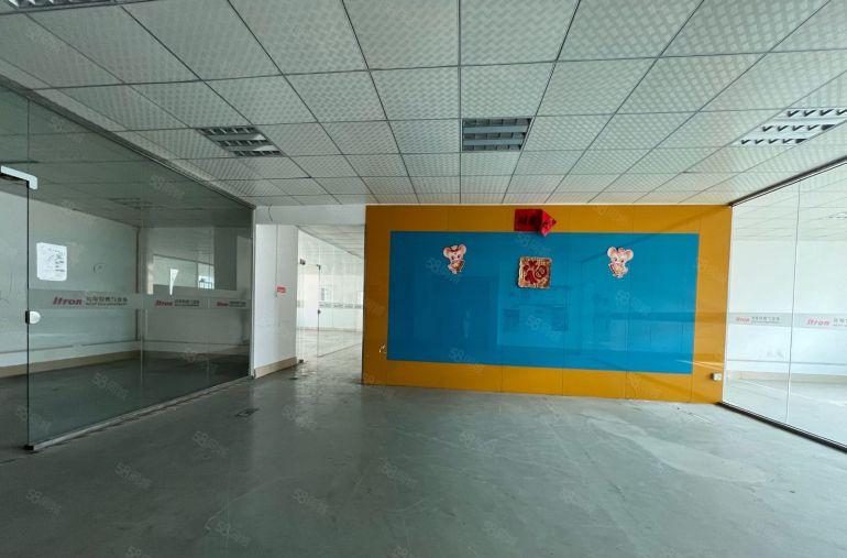 观澜大和轻轨站楼上精装修厂房仓库出租面积1200平米带红本