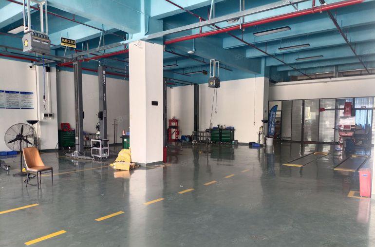 龙华大浪地铁口一楼1250平现成汽修厂房无转让费可分租500