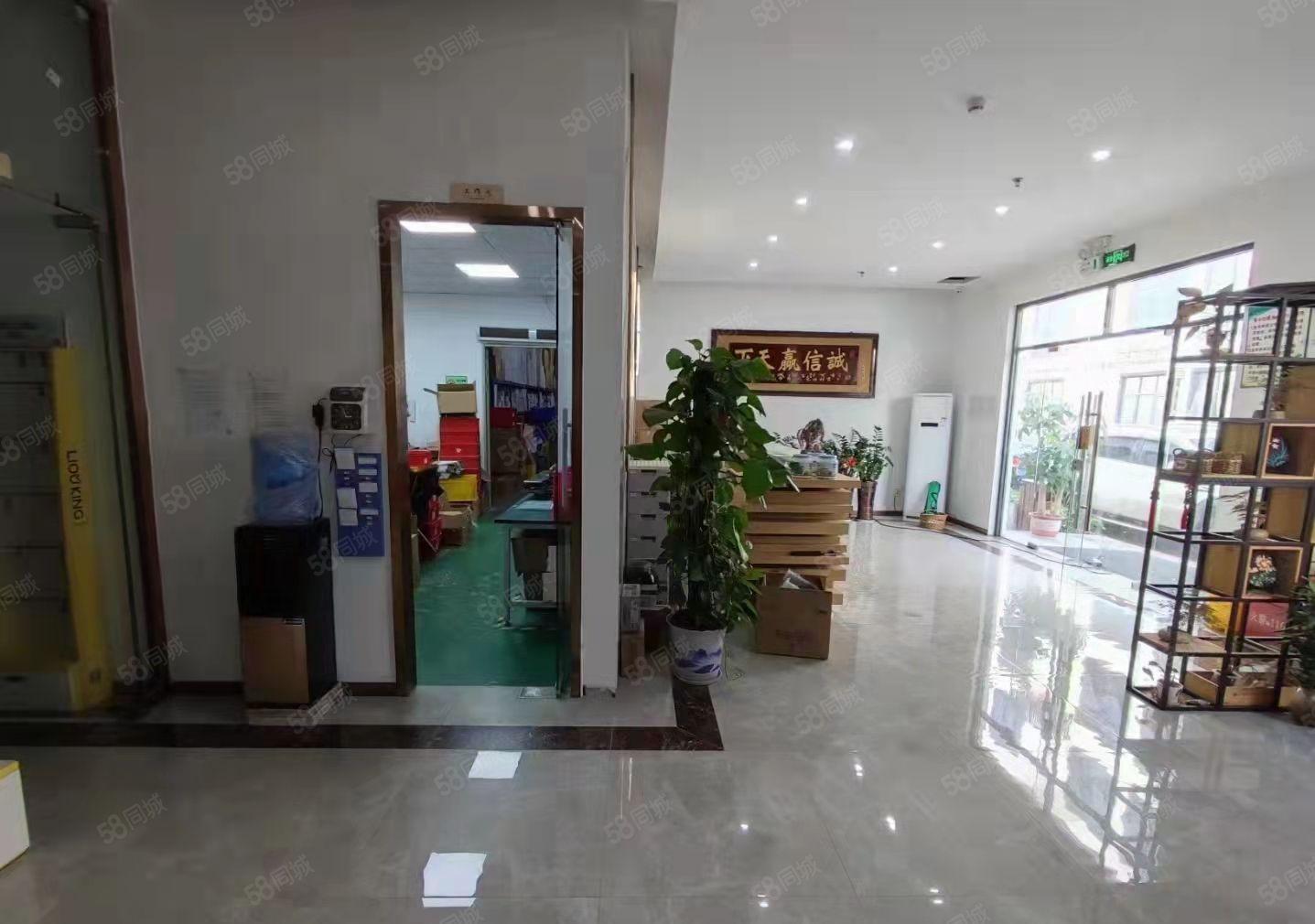 龙华观澜龙观快速旁新出一楼标准厂房出租1200平水电齐全。