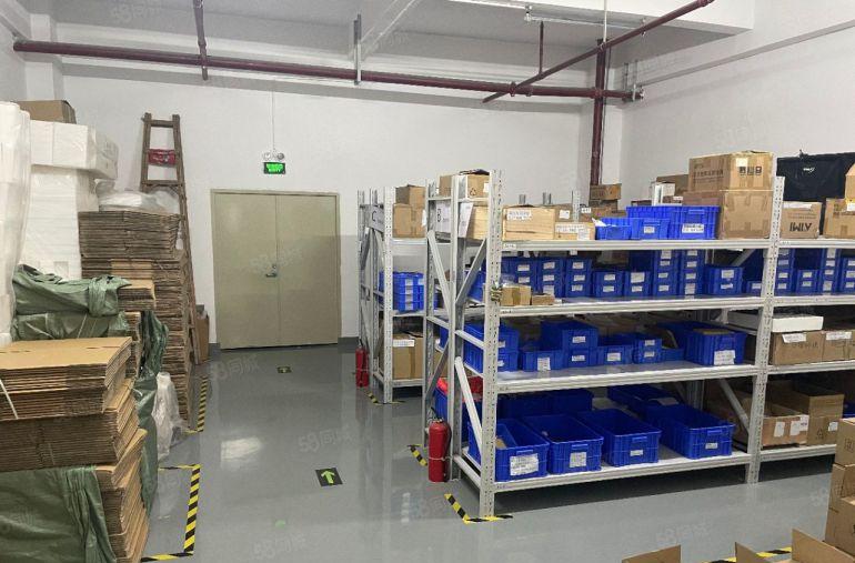 龙华元芬地铁口，精装厂房380平，原房东直租公摊小，空地大