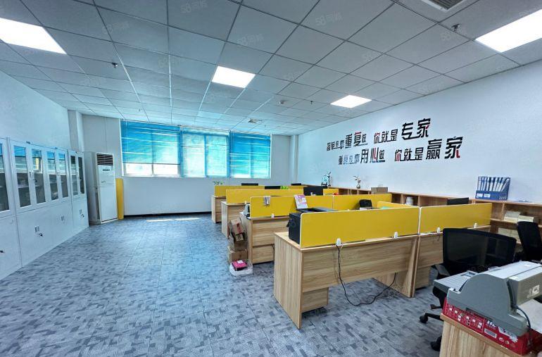 龙华观澜桂花地铁口楼上整层精装修2200平米厂房出租