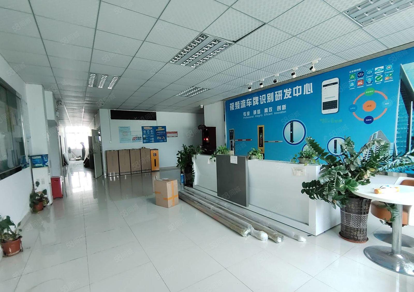 红本！龙华天汇大厦旁二楼整层5600平红本厂房出租水电齐全