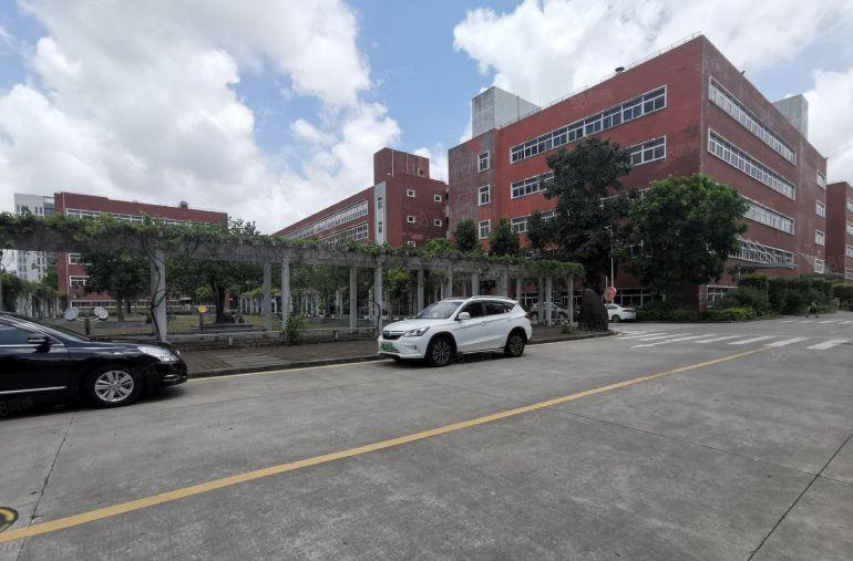 龙华中心原房东楼上特价厂房1050平精装带装修全新地坪漆