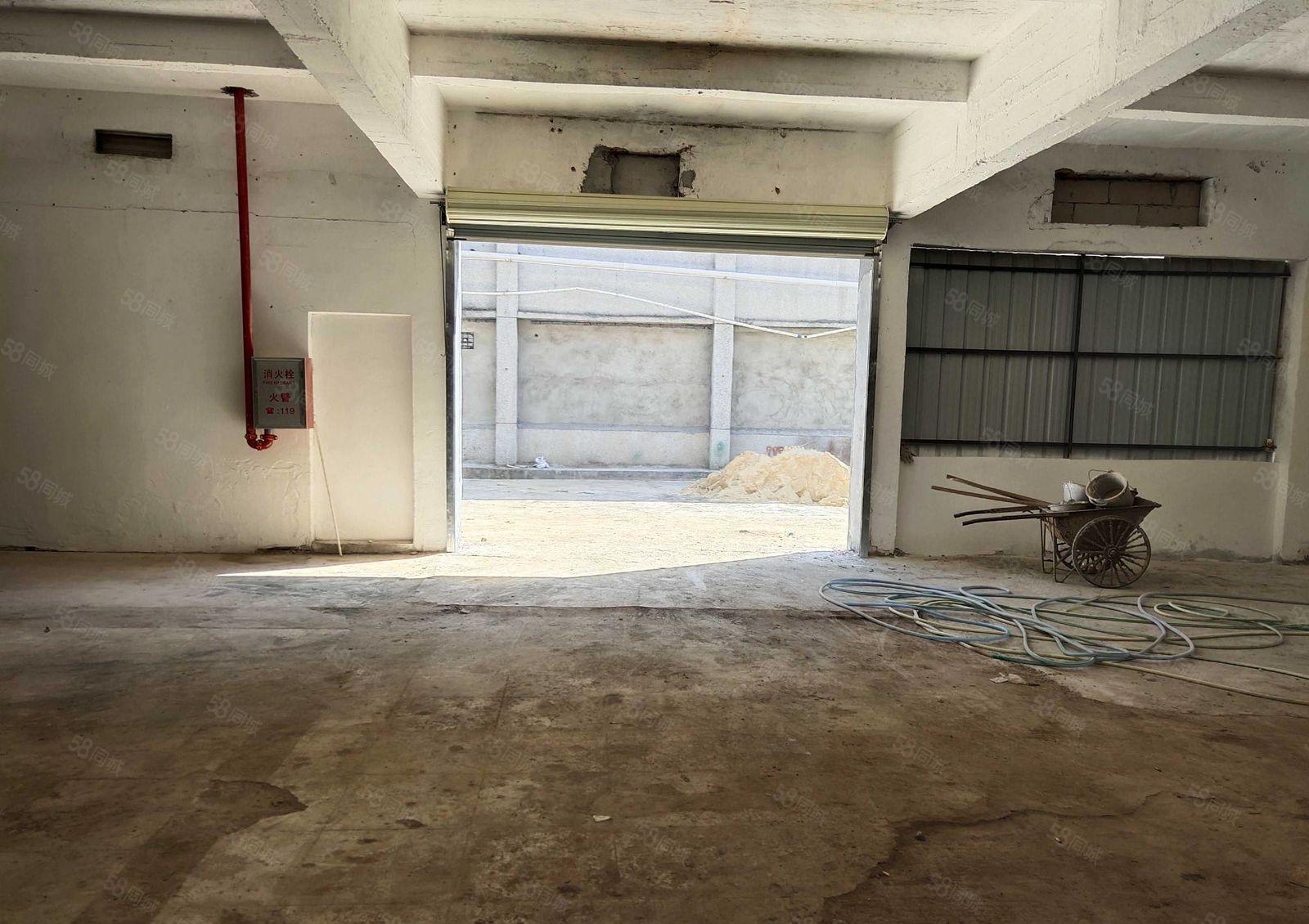 观澜茜坑地铁站300米独门独院厂房出租一楼576平方空地独用
