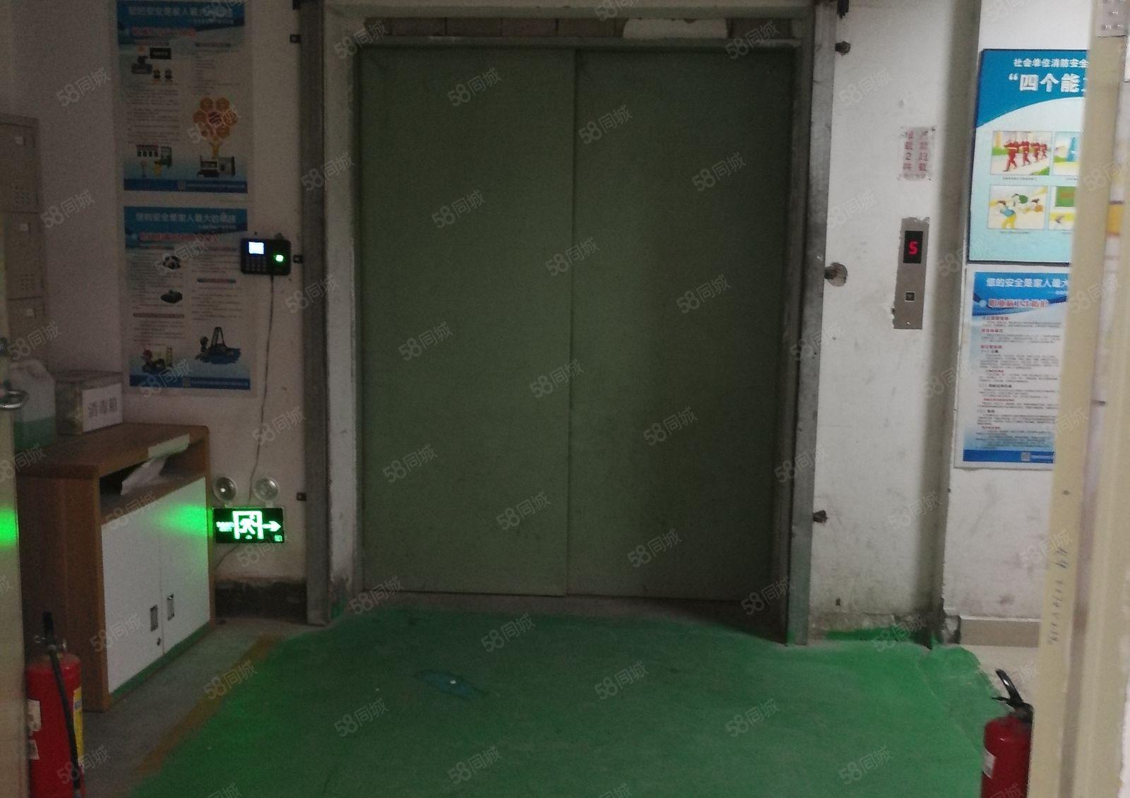 龙华厂房，交通便利，安全可靠，近龙胜地铁站，靠近福龙路辅路旁