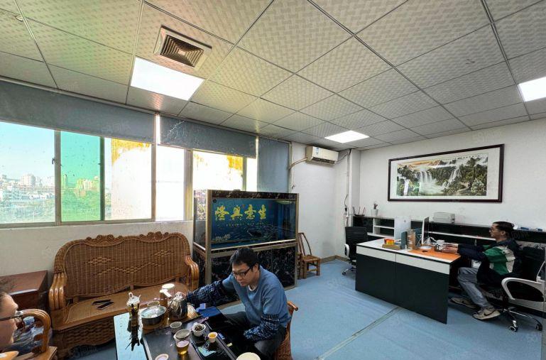 龙华大浪楼上460平厂房出租 现成格局仓库办公室生产