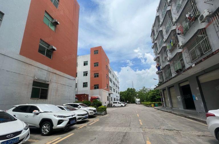 龙华大浪原房东新出楼上整层2600平方带双边卸货台出租！