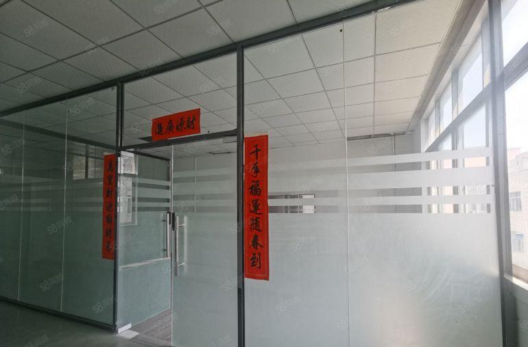 龙华区福城街道竹村地铁口附近楼上带装修厂房出租，水电齐全