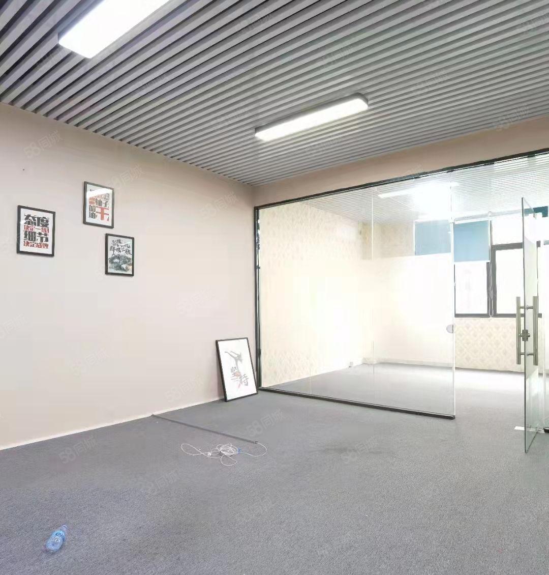 龙华大浪商业中心新出精装修办公室出租180平21格局