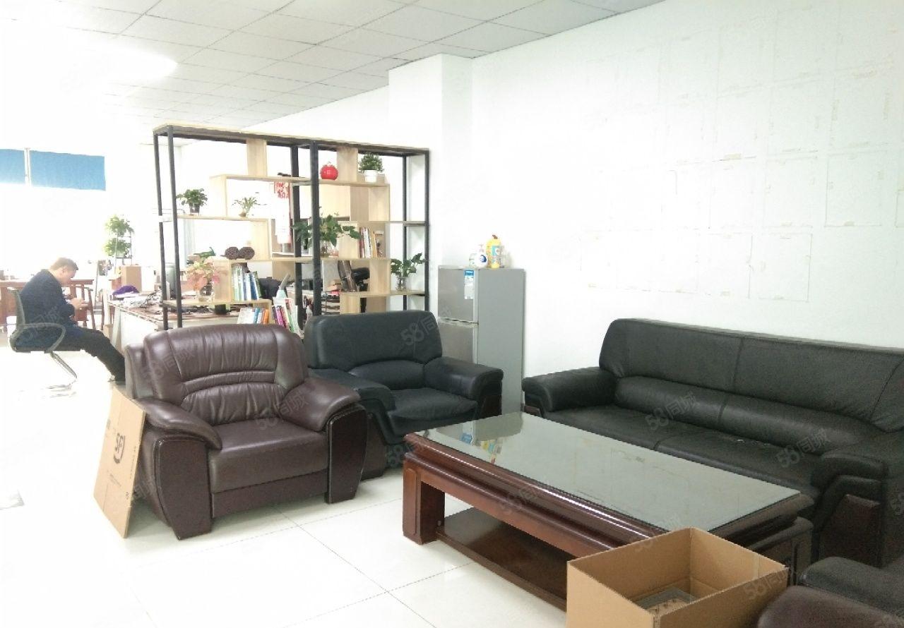 大浪商业中心附近新出楼上268平精装修厂房，