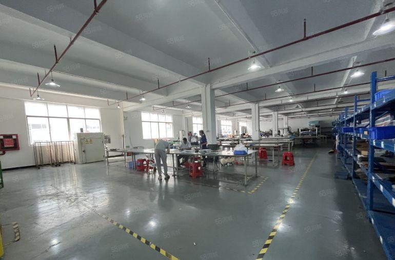 300平起租 龙华红本厂房出租整层1580平可分租，拎包入住