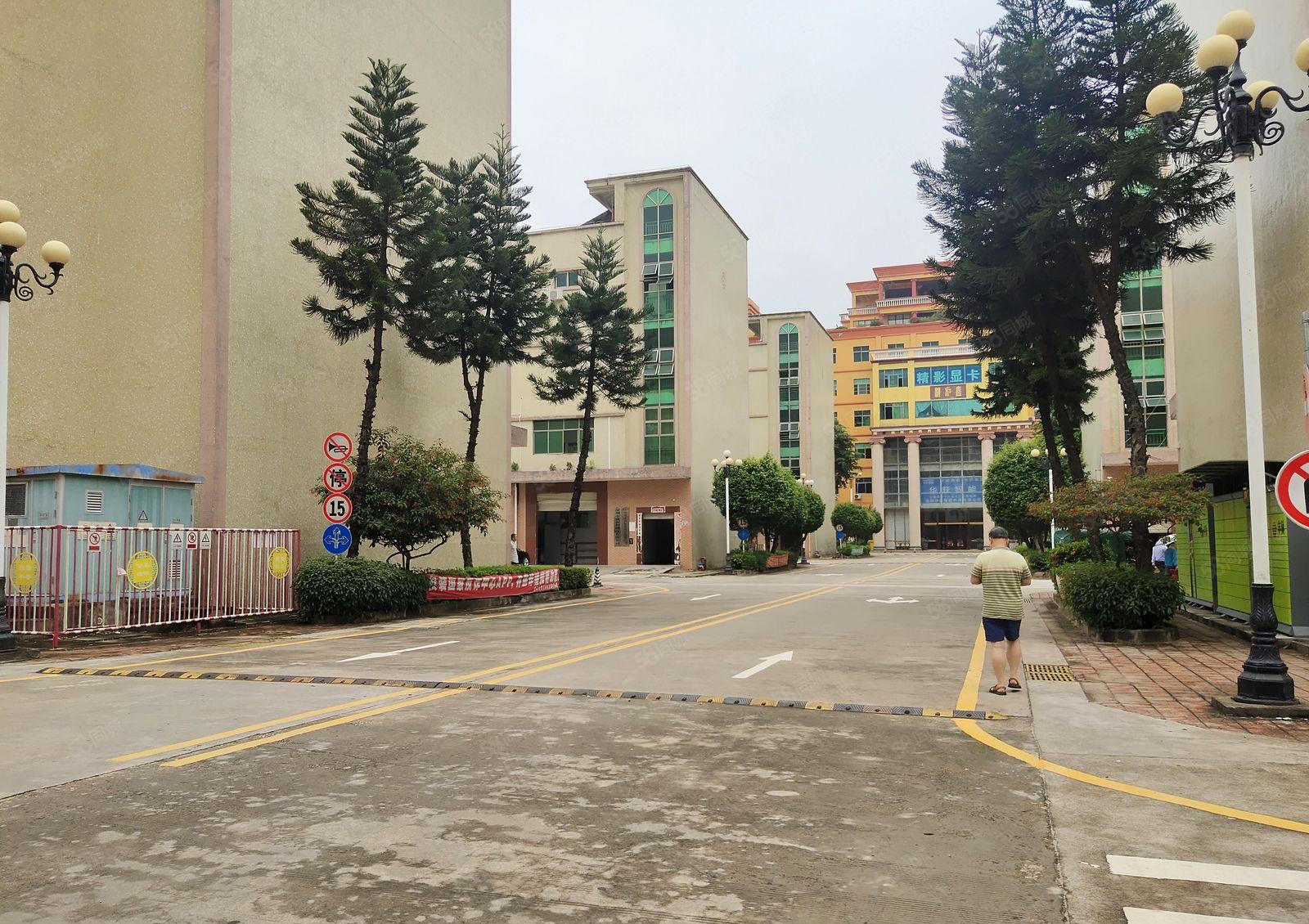 观澜梅观高速新出楼上1000精装修厂房出租一整层水电齐全可分